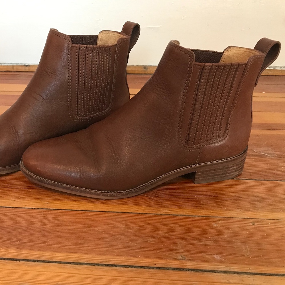 Madewell Ainsley Chelsea Boot in Dark Chesnut - Picture 3 of 10